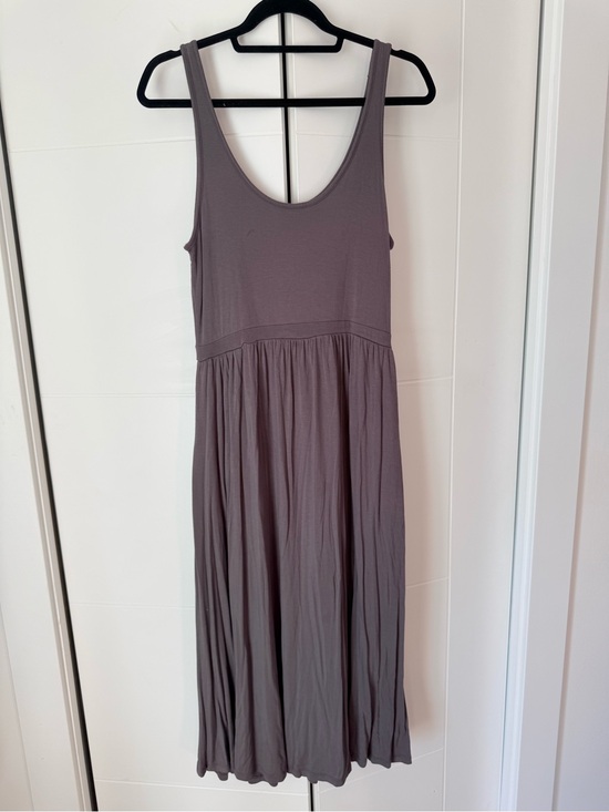 Dresses & Skirts - Grey Sleeveless Midi Summer Dress